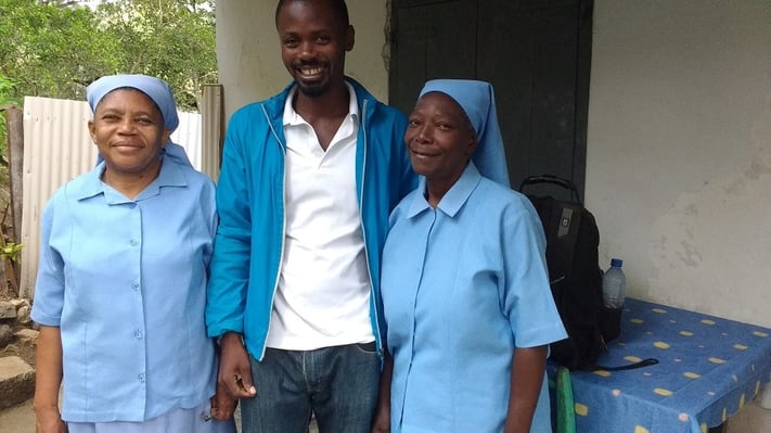 Felix_with_sisters.jpg